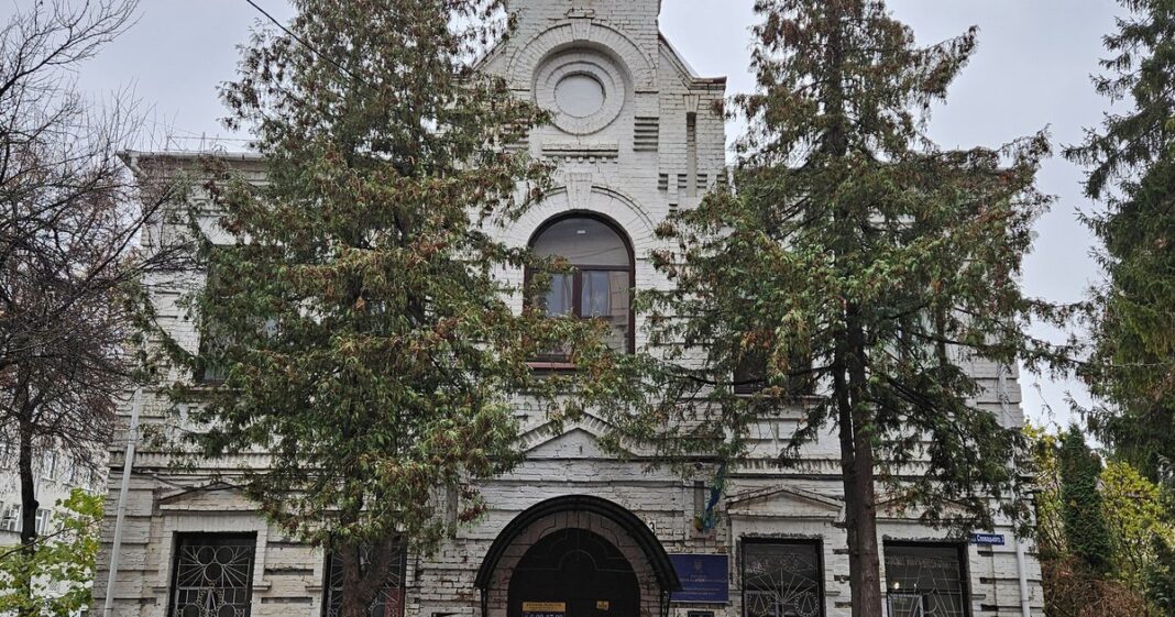 Здание: Миграционная служба в Ровно